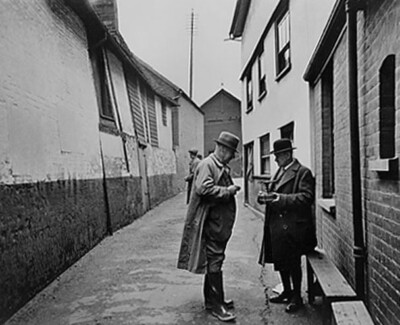 Market Hill (Humphrey Spender)